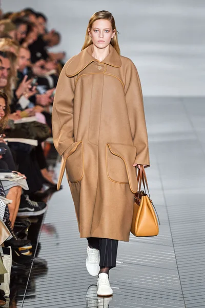 Look 28